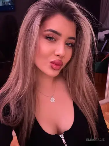 EmaRose - boobs