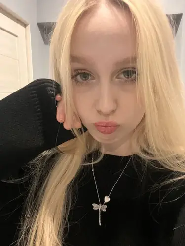 Alice - feet