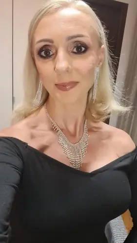 Leeona-Exotic - milf