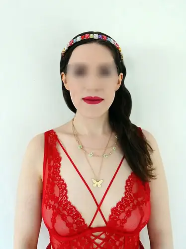 Isabeau Roseart - findom