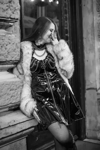 Kazia - findom